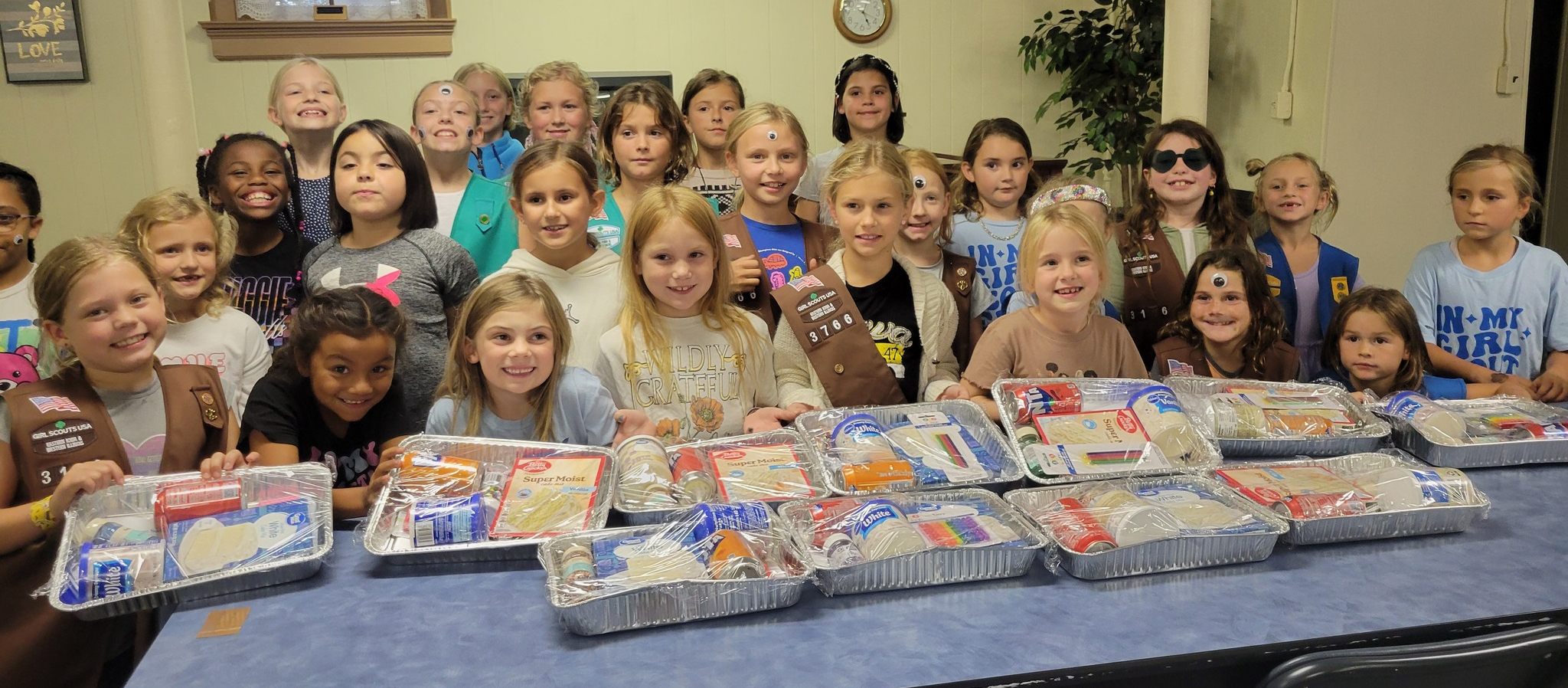 A group of volunteers give thumbs up