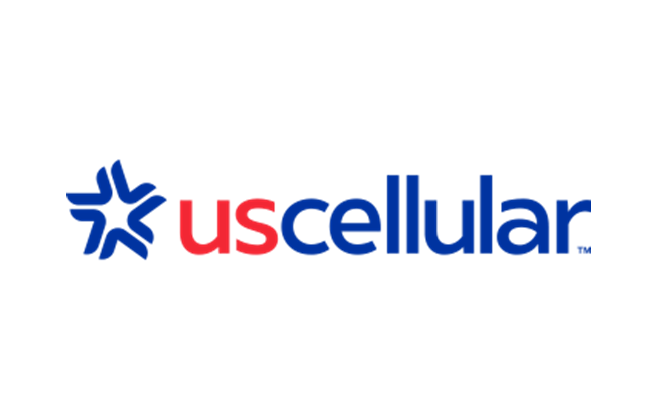 UScellular Visits Dubuque Organization with Donation